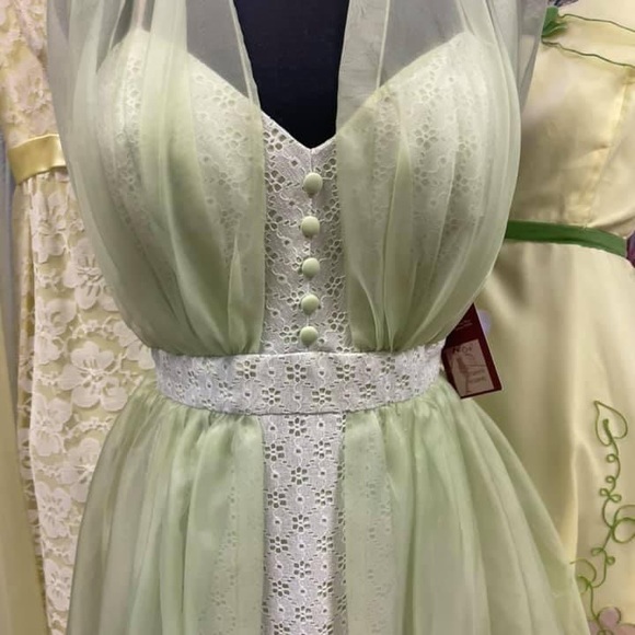 Vintage Gown - Picture 2 of 5